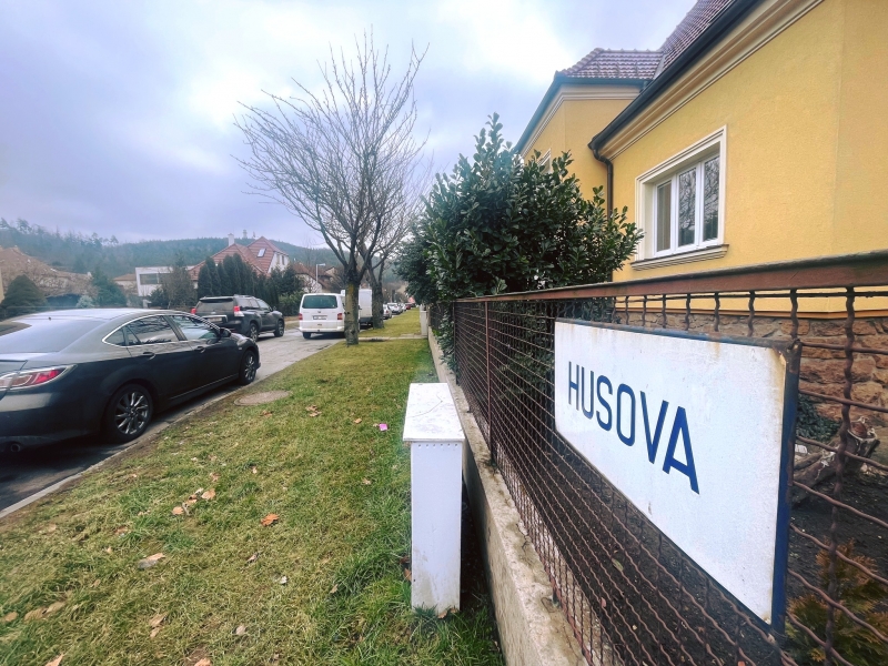 REKONSTRUKCE ULICE HUSOVY >> náklady budou výrazně nižší