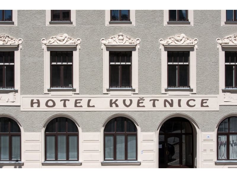 REKONSTRUKCE HOTELU KVĚTNICE >> využitím budovy se zabývali zastupitelé