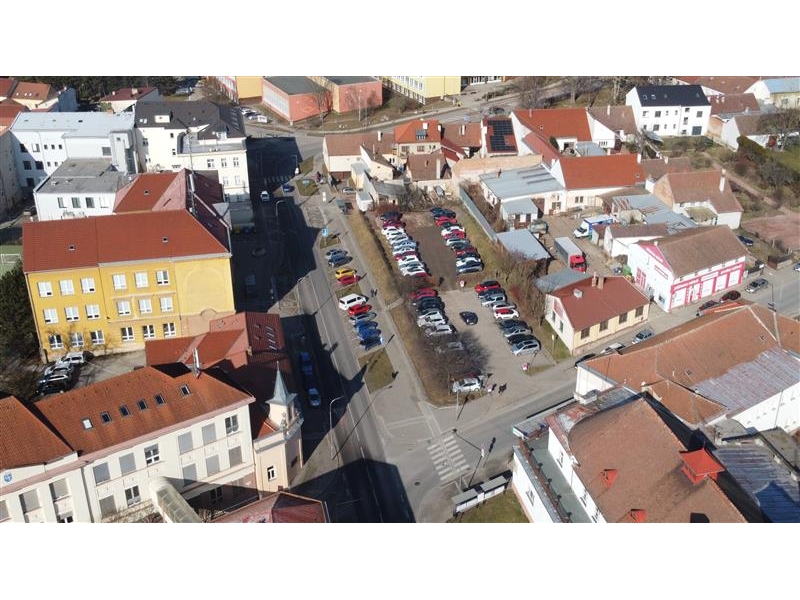 ARCHITEKTONICKÁ SOUTĚŽ >> městský dům s parkovištěm a tělocvičnou v Riegrově ulici